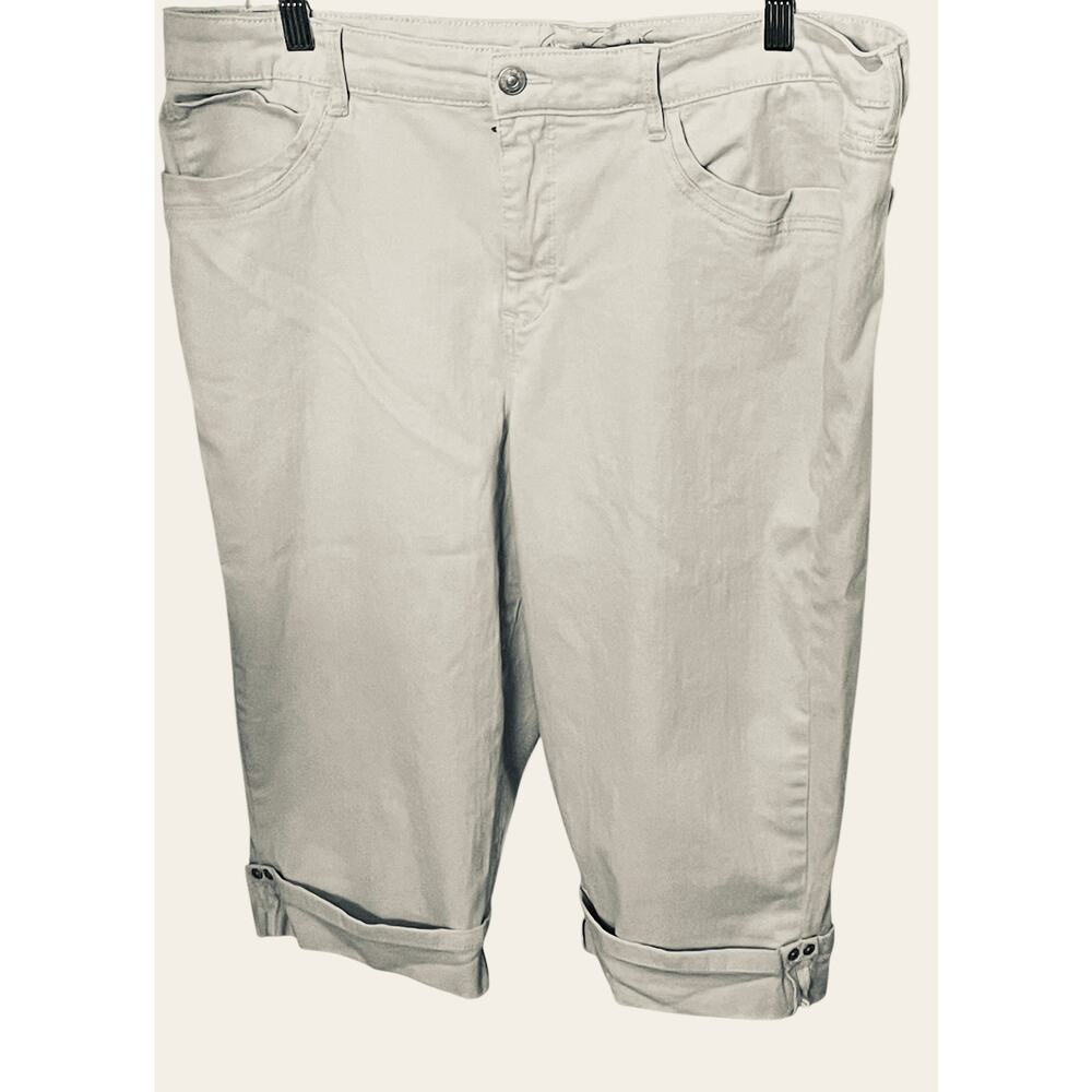 GLORIA VANDERBILT KHAKI SLIMMING CAPRIS, WOMENS, 16, BEIGE KHAKI, CUFFS W/DECOR